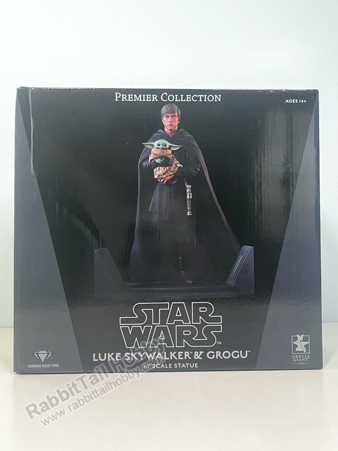 DIAMOND SELECT TOYS Premier Collection Luke Skywalker & Grogu 1/7 Scale Limited Edition Statue - Star Wars Scale Figure