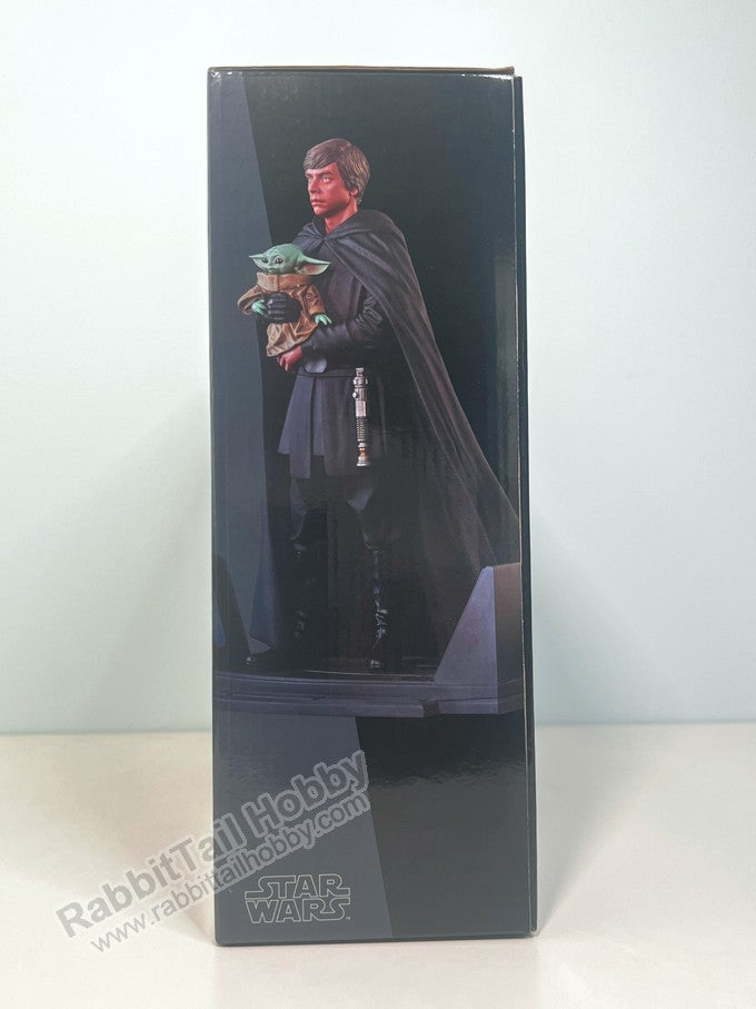 DIAMOND SELECT TOYS Premier Collection Luke Skywalker & Grogu 1/7 Scale Limited Edition Statue - Star Wars Scale Figure