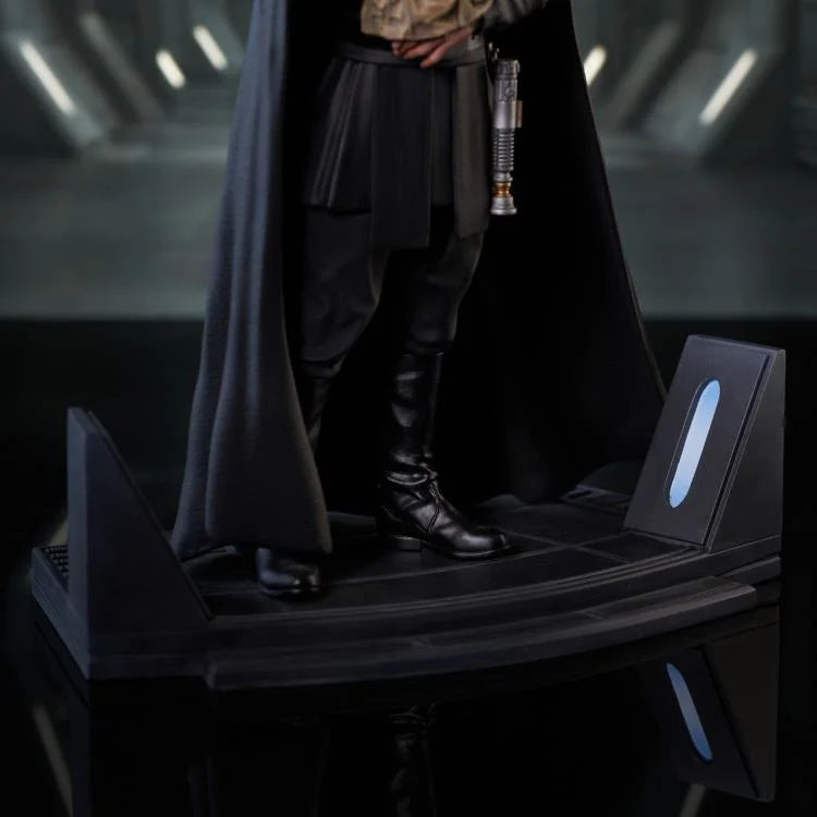 DIAMOND SELECT TOYS Premier Collection Luke Skywalker & Grogu 1/7 Scale Limited Edition Statue - Star Wars Scale Figure